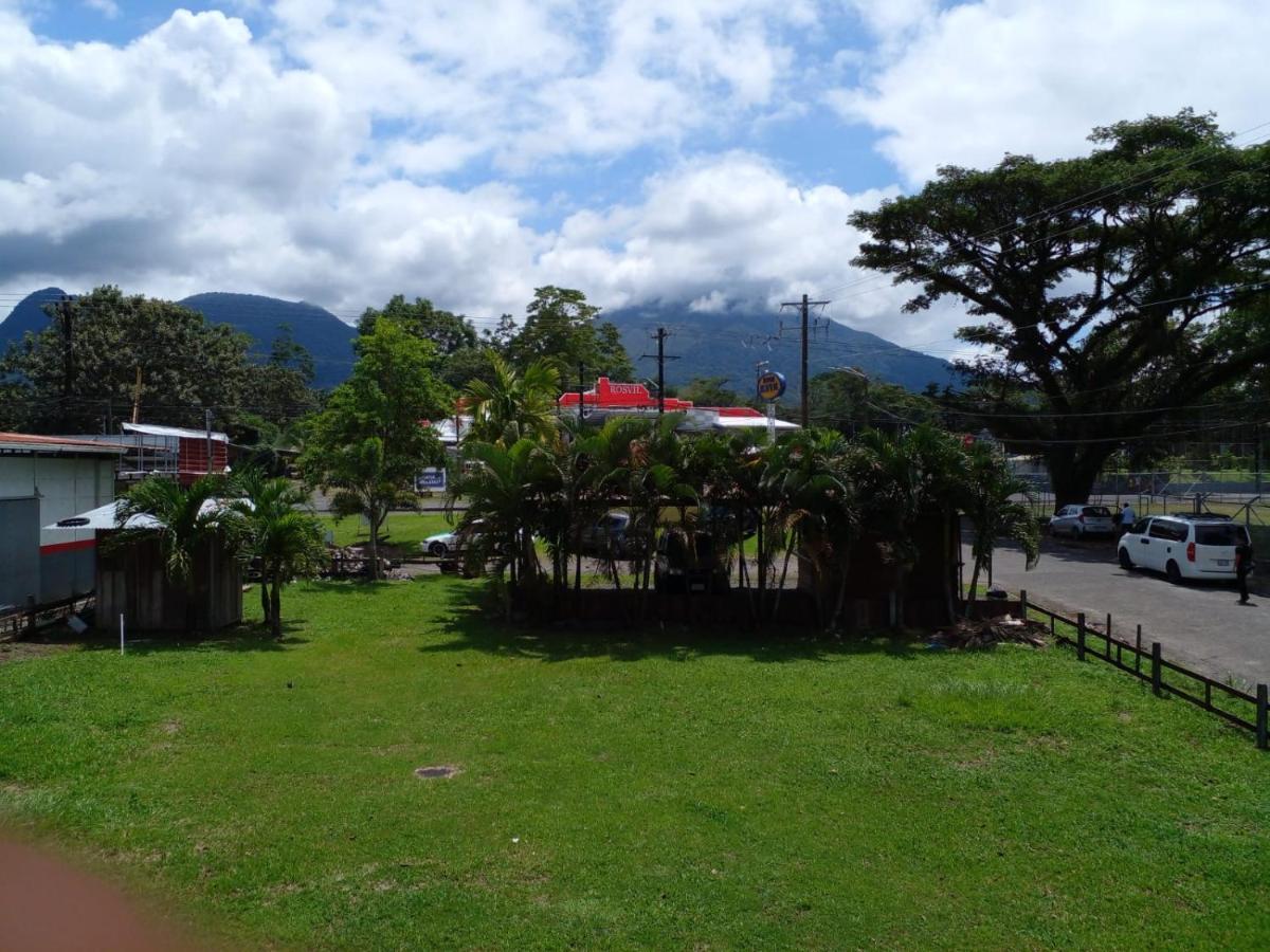 La Pension Backpackers La Fortuna Buitenkant foto
