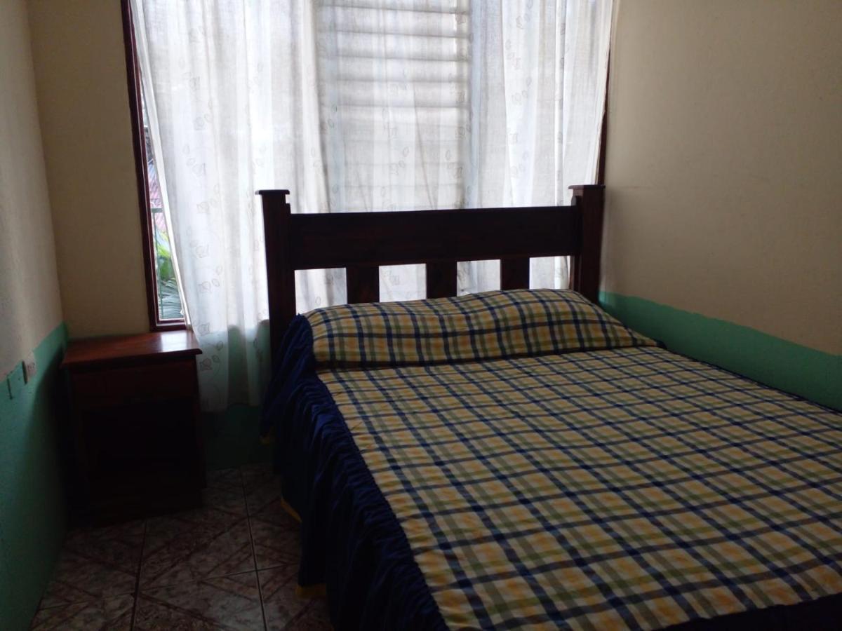La Pension Backpackers La Fortuna Buitenkant foto